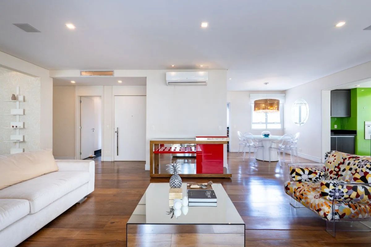 High-End Apartment for Sale in Vila Nova Conceição | 3 Suites, 180m²